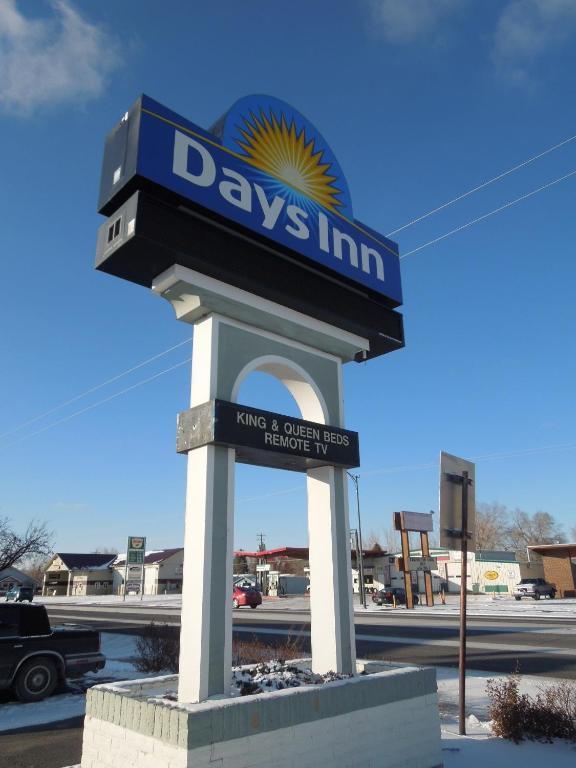 Days Inn Riverton Bagian luar foto