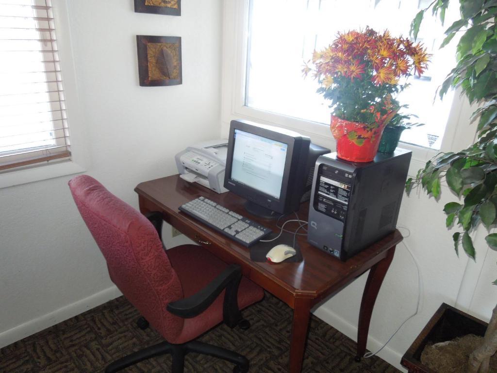 Days Inn Riverton Bagian luar foto
