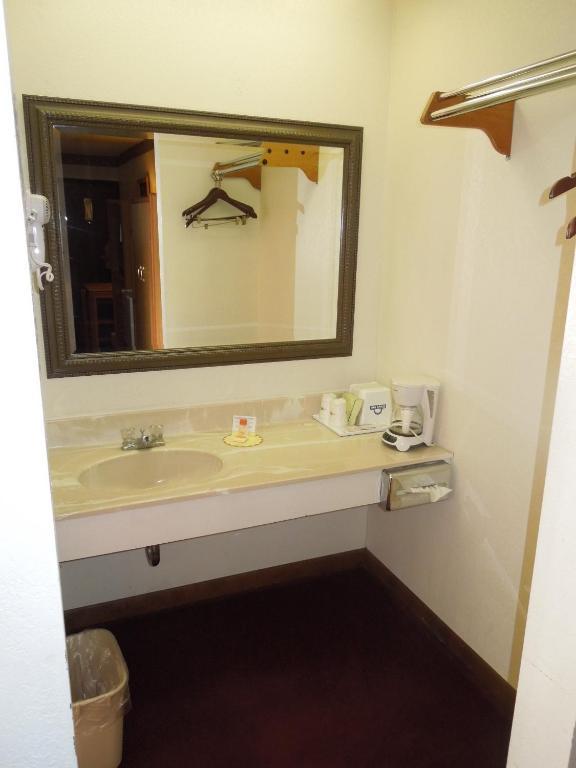 Days Inn Riverton Bagian luar foto